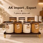 طقم توابل سيراميك/بورسلين 7 قطع AK import – بأغطية خشبية واستاند خشب بجلن ذهبية فاخرة